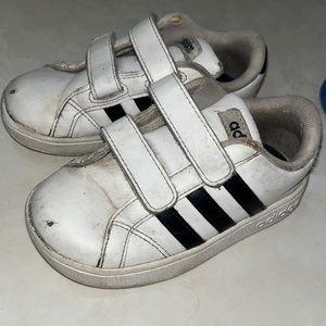 Adidas toddler boys black and white leather size 8k